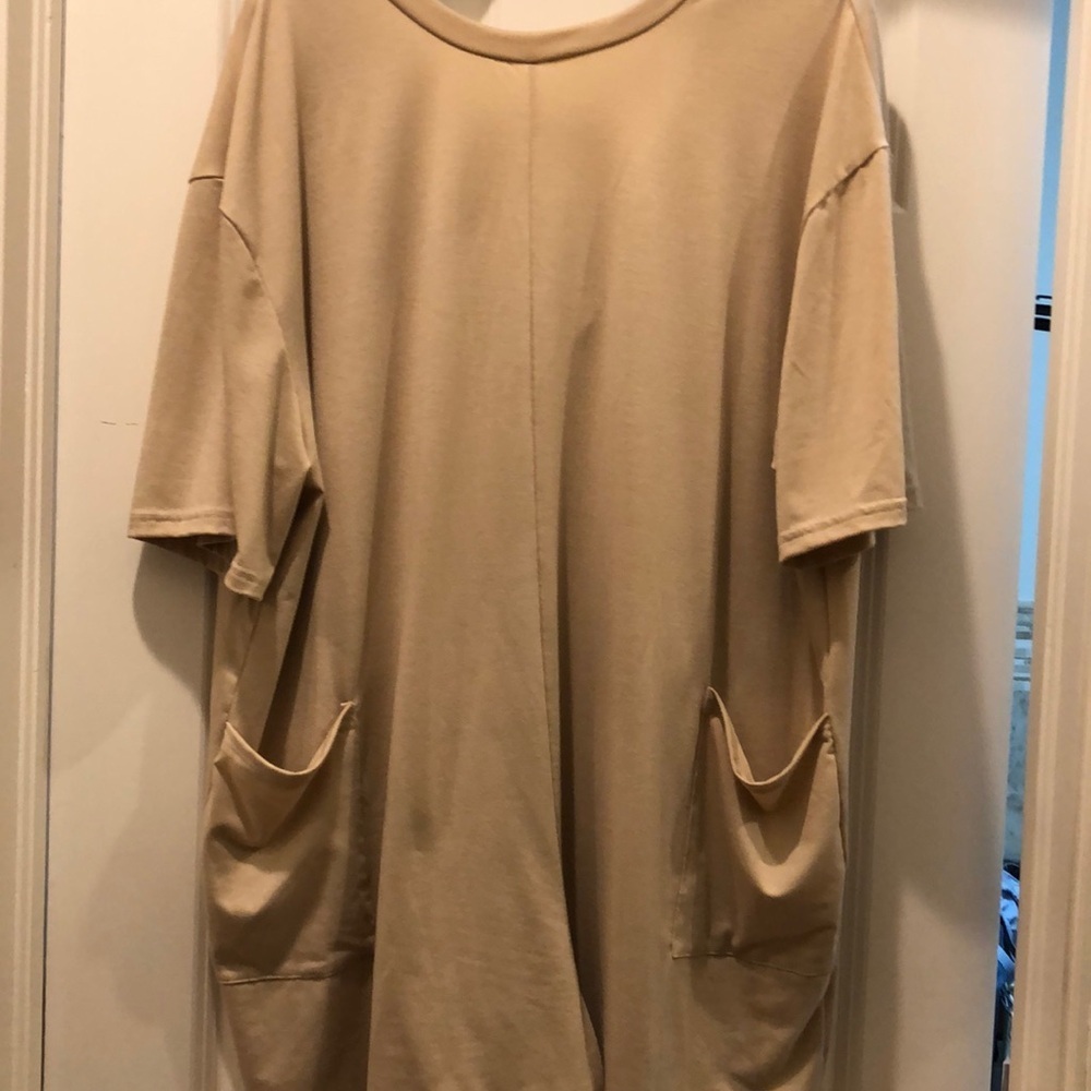 TEE ROMPER BOUTIQUE BRAND (unknown) in Beige NWOT sz XL